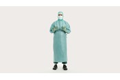 Kirurgi BARRIER Ultimate -leikkaustakki yllään